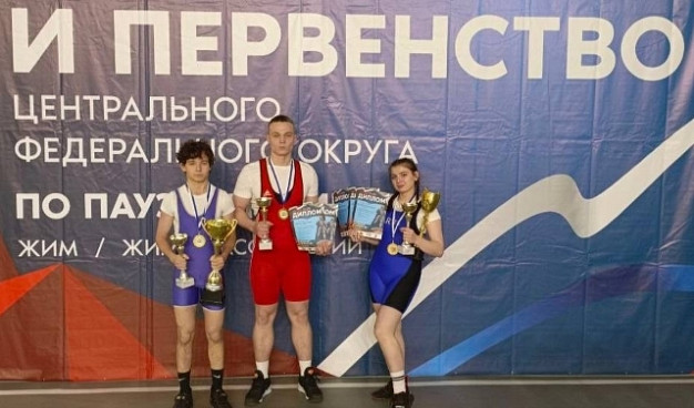 Юные ивановцы взяли золото на первенстве ЦФО по пауэрлифтингу